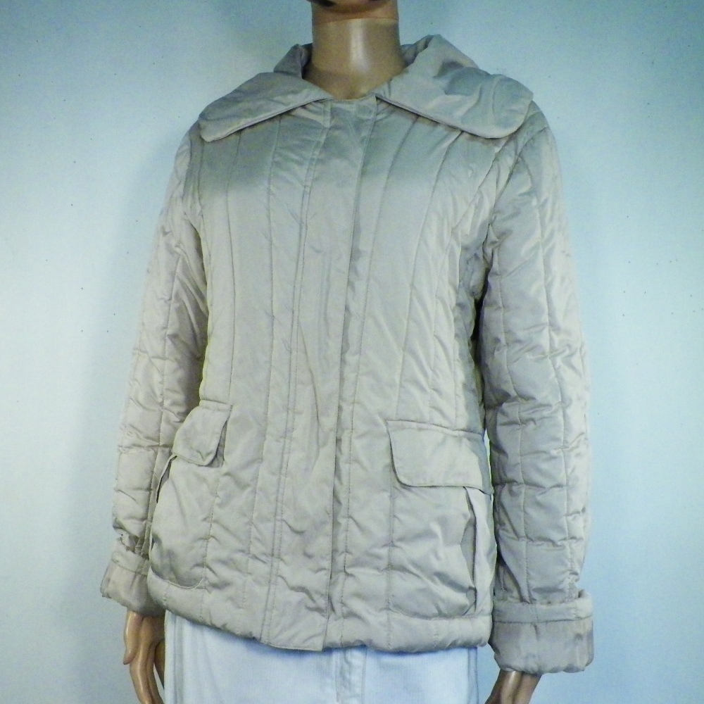 Acheter Veste Femme Ecru XANAKA Taille Estimée 38. Bon état - 15,00 € Veste Femme Ecru XANAKA Taille Estimée 38. Bon état - reconditionné disponible sur Label Emmaüs